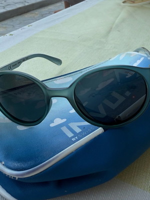 Invu K2903 L Kids Sunglasses like new, polarized organic lenses, blue