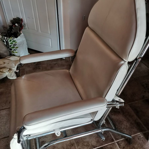 Relaxa chair used, aesthetic equipment