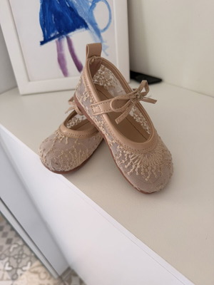 Official baby shoes used, size 23, powder beige with lace and bow
