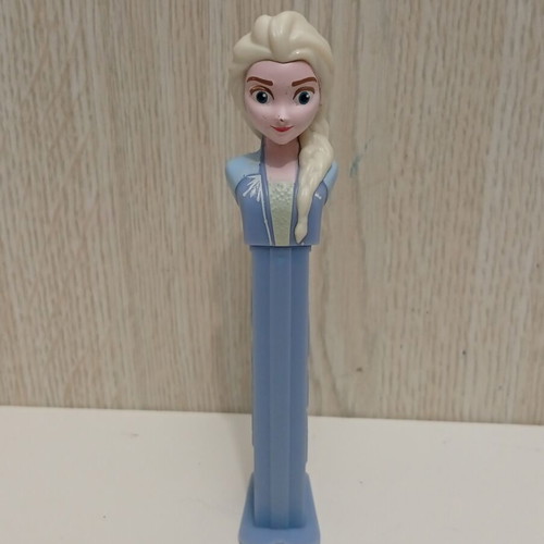 PEZ Walt Disney Frozen Princess Elsa candy dispenser