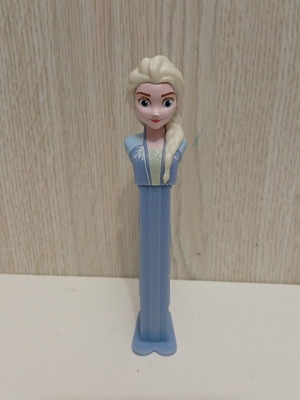 PEZ Walt Disney Frozen Princess Elsa candy dispenser