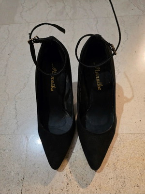 Black pumps with ankle strap like new, size 36