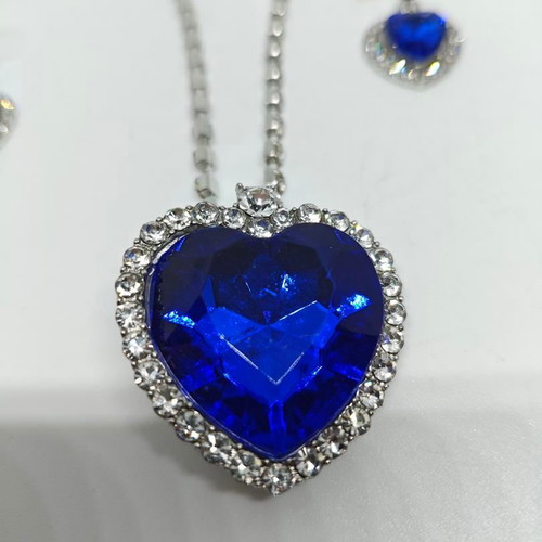 Heart of the Ocean jewelry set like new, pendant, earrings, bracelet