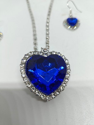 Heart of the Ocean jewelry set like new, pendant, earrings, bracelet