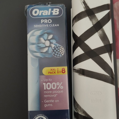 Oral-B Pro 3 3500 Design Edition electric toothbrush with 8 replacement heads