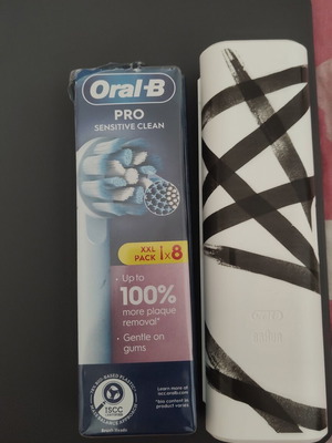 Oral-B Pro 3 3500 Design Edition electric toothbrush with 8 replacement heads