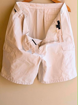 Nautica Clipper White Cargo Shorts like new, size 44w