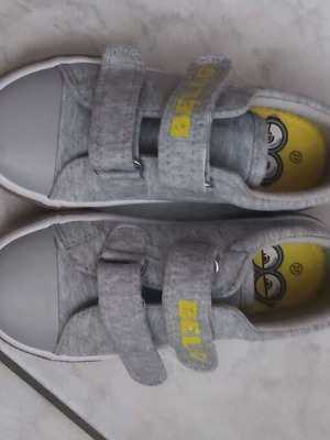Children's sneakers size 26 new with Minions design, gray