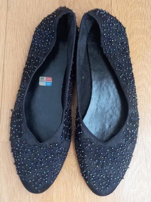 Romantic ballerina shoes with decorative beads, black, size 37