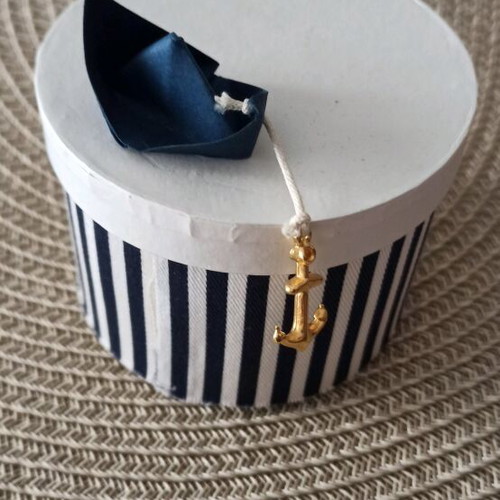 Small box used with nautical design