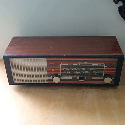 Videoton RA 2103 vintage radio used with tubes