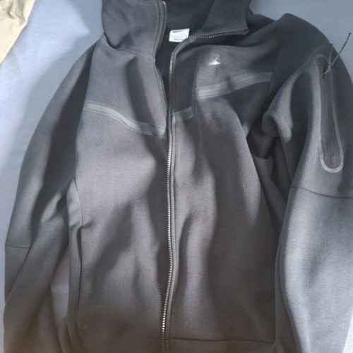 Nike Tech Fleece Jacket with Zipper and Hood Like New
