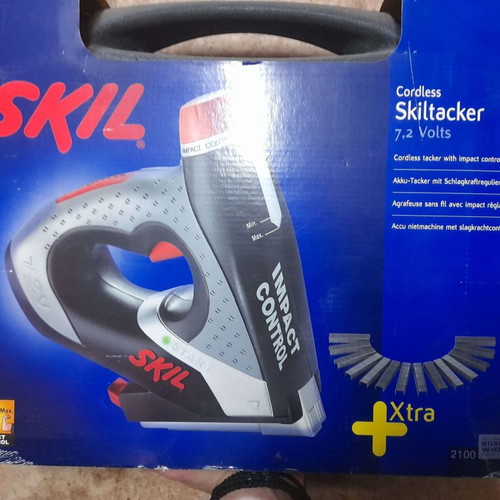 Skil 7.2V cordless nailer new with case and 2100AA staple