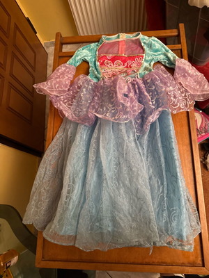 Παιδικό φόρεμα πριγκίπισσας σαν καινούργιο, μπλε πολύχρωμο, μέγεθος S