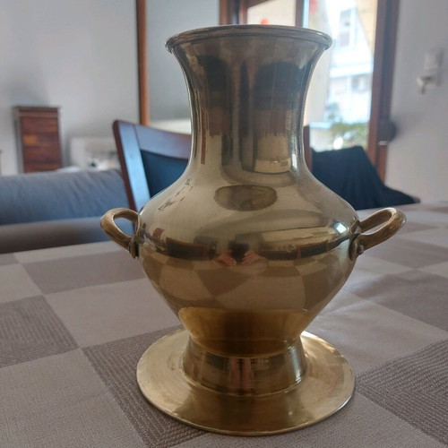 Brass vase like new