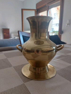 Brass vase like new