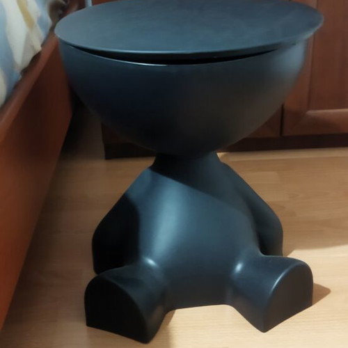 Children's nightstand like new, plastic bear-shaped