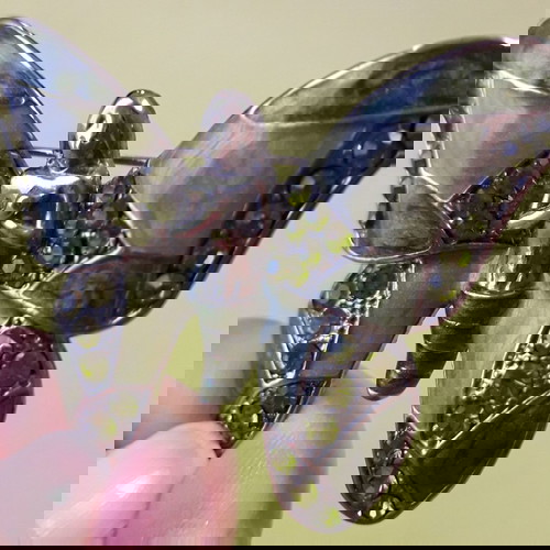 Καρφίτσα πεταλούδα μεταχειρισμένη σε πράσινες αποχρώσεις