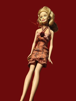 Κούκλα Barbie σαν καινούργιο με φόρεμα
