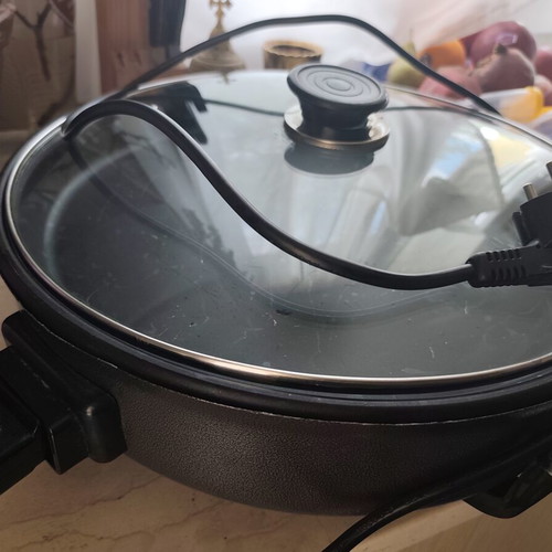Electric grill 1500 W used, 7.5 lt capacity, 40 cm diameter