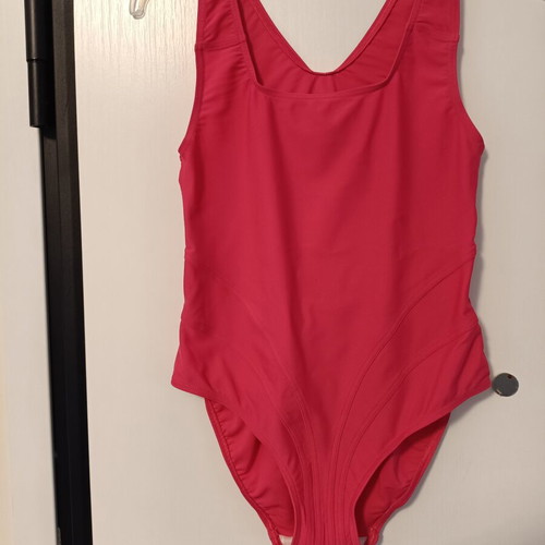 Women's one-piece swimsuit like new, pink, athletic back design