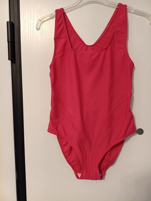 Women's one-piece swimsuit like new, pink, athletic back design
