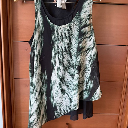 Sweewe sleeveless double top like new, size small, animal print