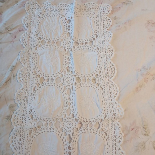 Handmade table runner like new