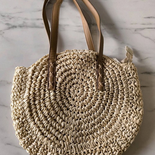 Women’s straw bag like new