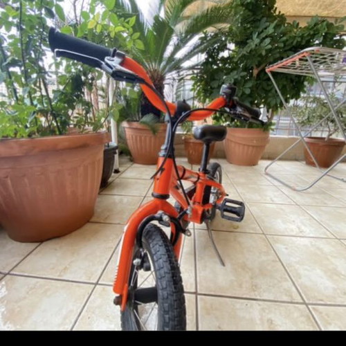 Specialized Kids Bicycle like new with pedals and new brakes