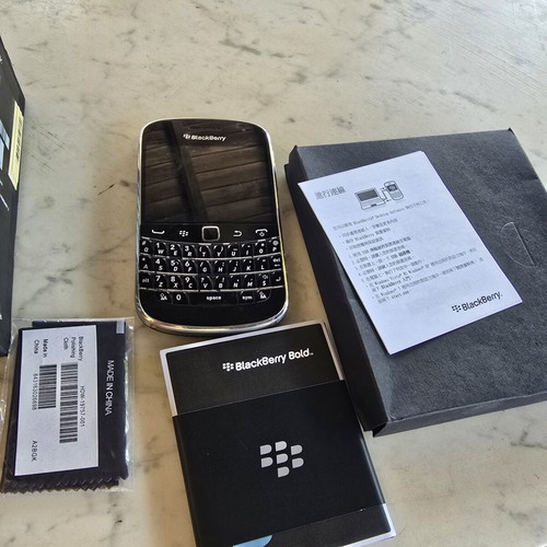 Blackberry Bold 9000 1256 used, collector's item with box and charger