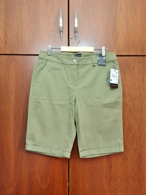 Canda Premium shorts large green new