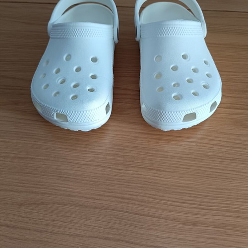 Crocs Classic Clog white, like new, youth size J1 (32-33)
