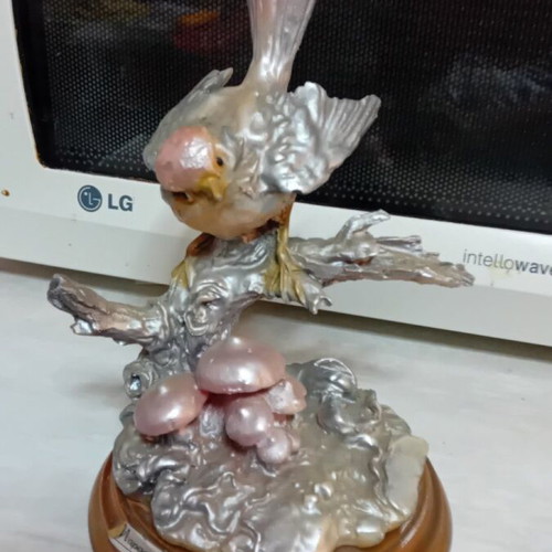 Bird figurine like new, 13 cm diameter and 19 cm height
