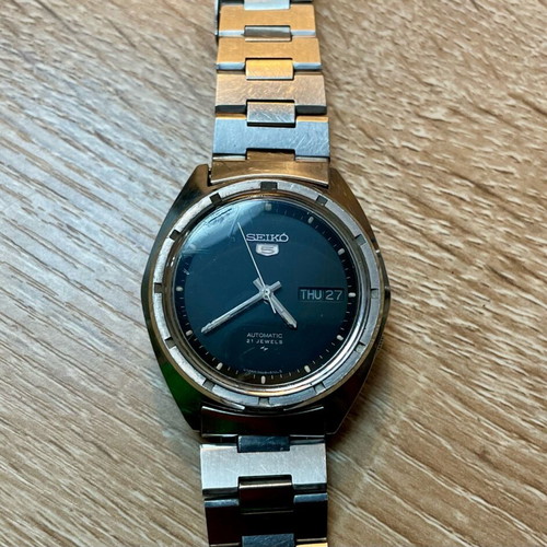 Seiko 5 Vintage used men's watch with original bracelet