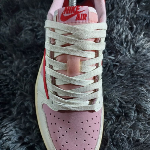Jordan Retro Low OG SP Travis Scott sneakers, pink