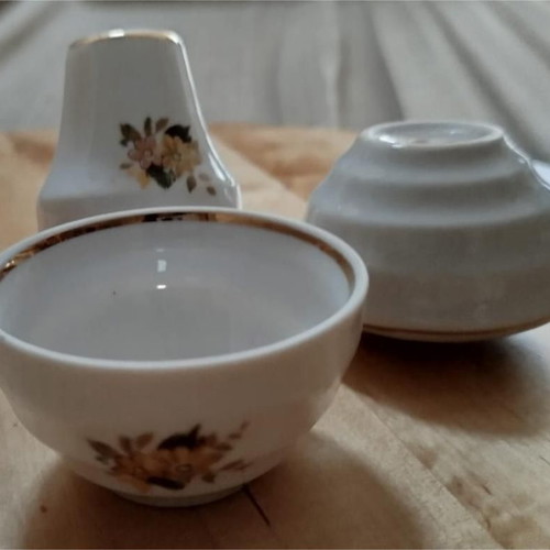 Porcelain set salt, pepper, oregano like new, 3 pieces
