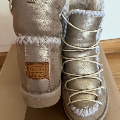 Gioseppo snow boots like new, gold color, size 36
