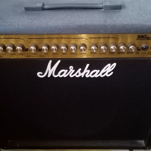 Ενισχυτής κιθάρας Marshall MG 100DFX μεταχειρισμένος με πετάλι Marshall Footswitch