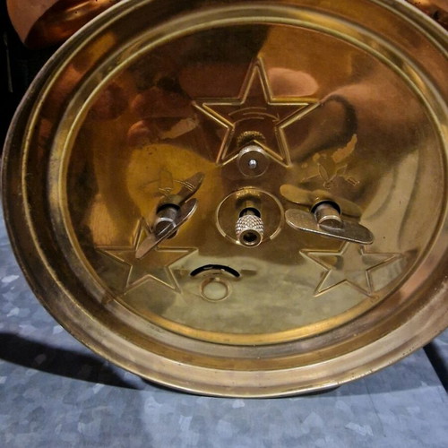 Peter wind-up clock used, analog tabletop