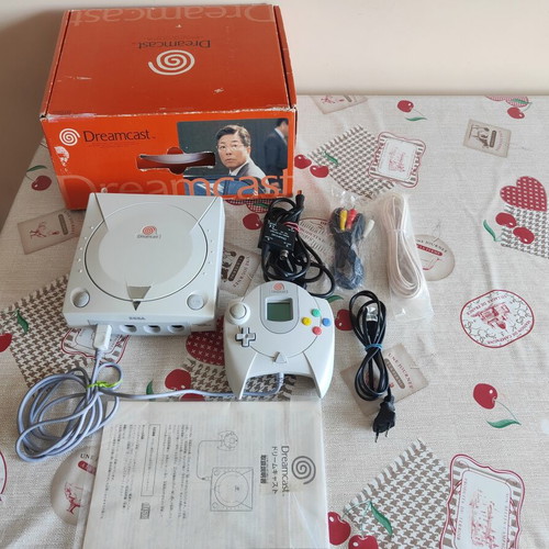 Sega Dreamcast console like new with 22 games and accessories