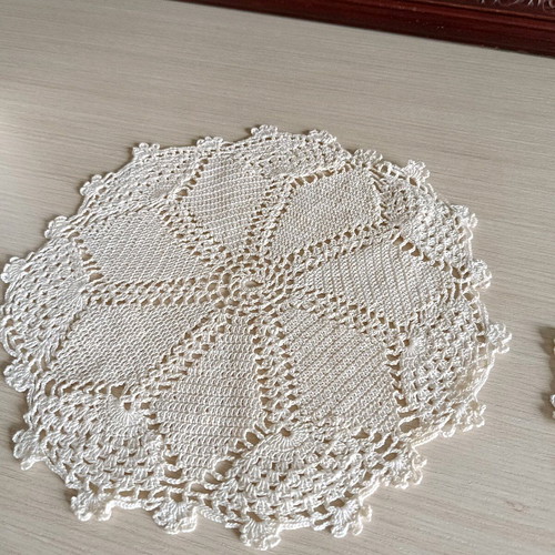 Round beige doilies, 2 pieces, 24 cm, handmade, like new