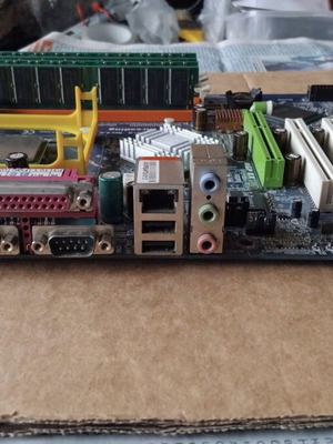 Gigabyte GA-8IPE1000-G REV:4.0 motherboard used with CPU, fan and RAM