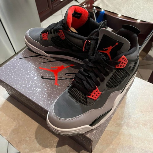 Air Jordan 4 Retro 44,5 EU σαν καινούργιο, μαύρο/γκρι/infrared 23-black