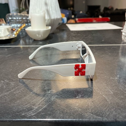 Off White sunglasses like new, white