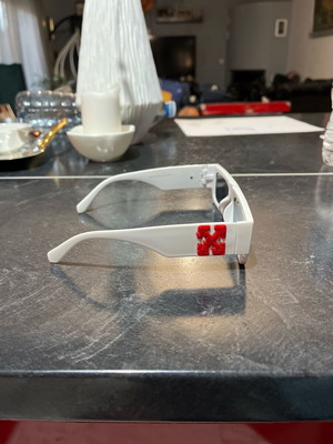 Off White sunglasses like new, white
