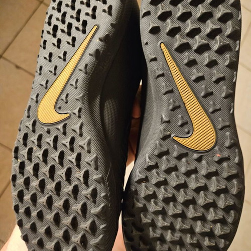 Nike athletic track shoes like new, size 42