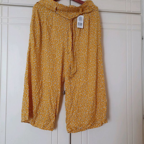 Summer pants new, size 40 large, yellow