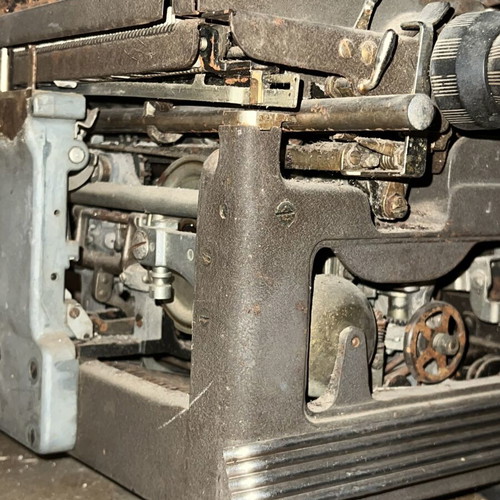 Vintage Underwood mechanical typewriter with patina