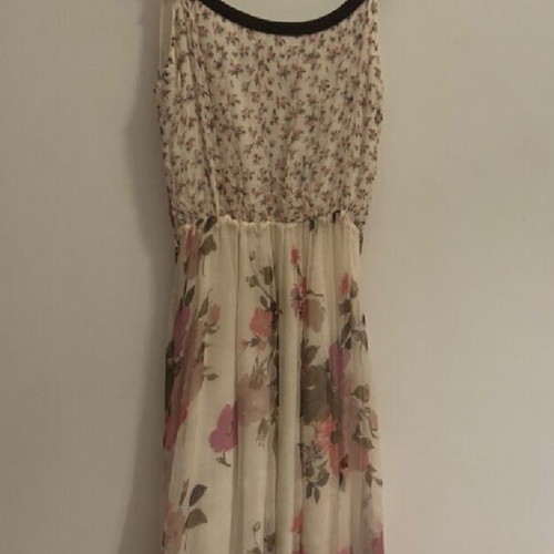Dress with crepe fabric and floral design like new, size M
